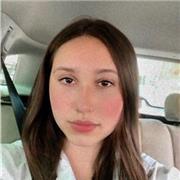 Ofrezco clases de matemáticas a menores de edad, soy bastante atenta en lo que ago y intento encontrarle la lógica a las cosas por eso las matemáticas me parece una asignatura comprendible